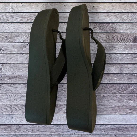 OLUKAI PI’O LUA BLACK THONG SANDALS - Picture 4 of 7